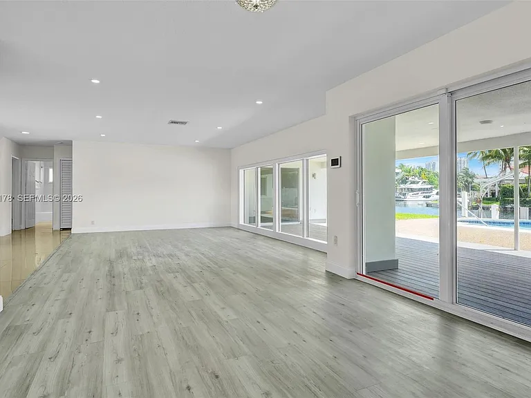 16453 NE 33rd Ave — Photo 7