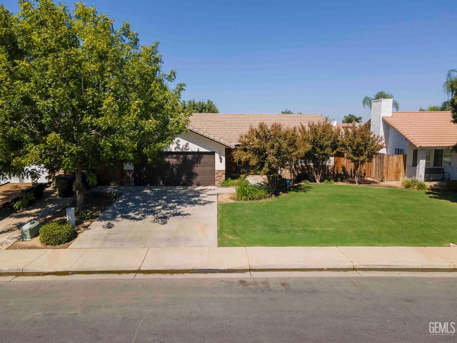 10908 Royal Ascot Ave photo 1