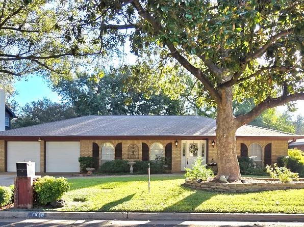1815 Bois D Arc Dr, Arlington, TX 76013
