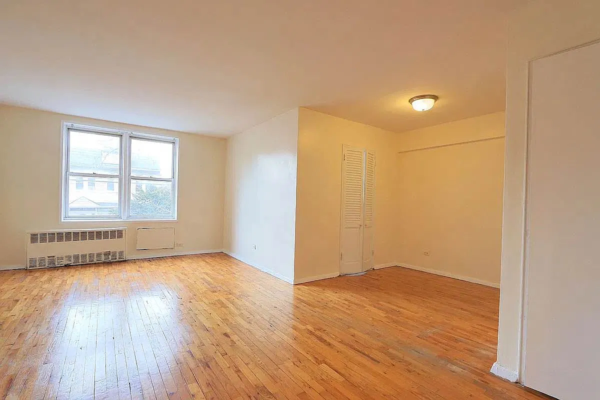 1745 East 12th Street — Photo 3