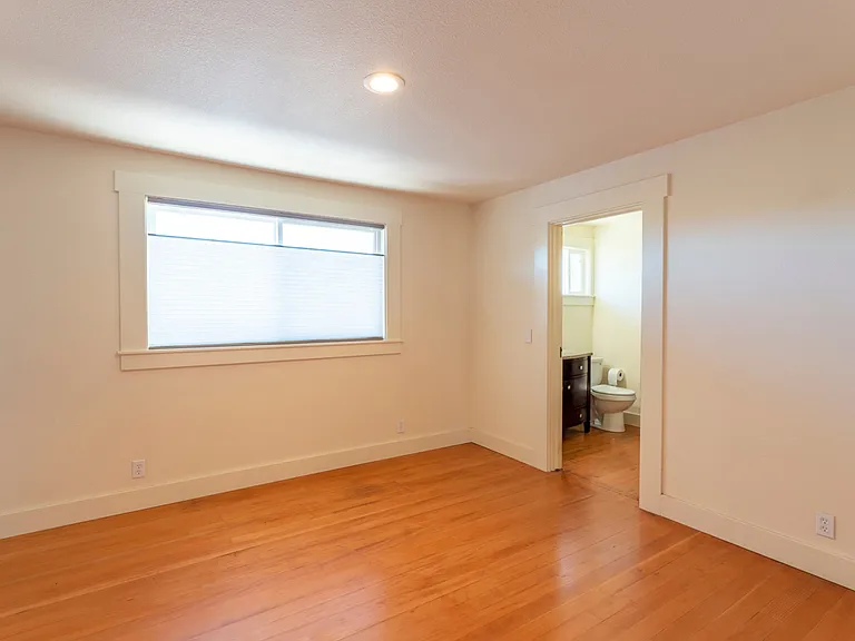 138 N Lincoln St — Photo 8
