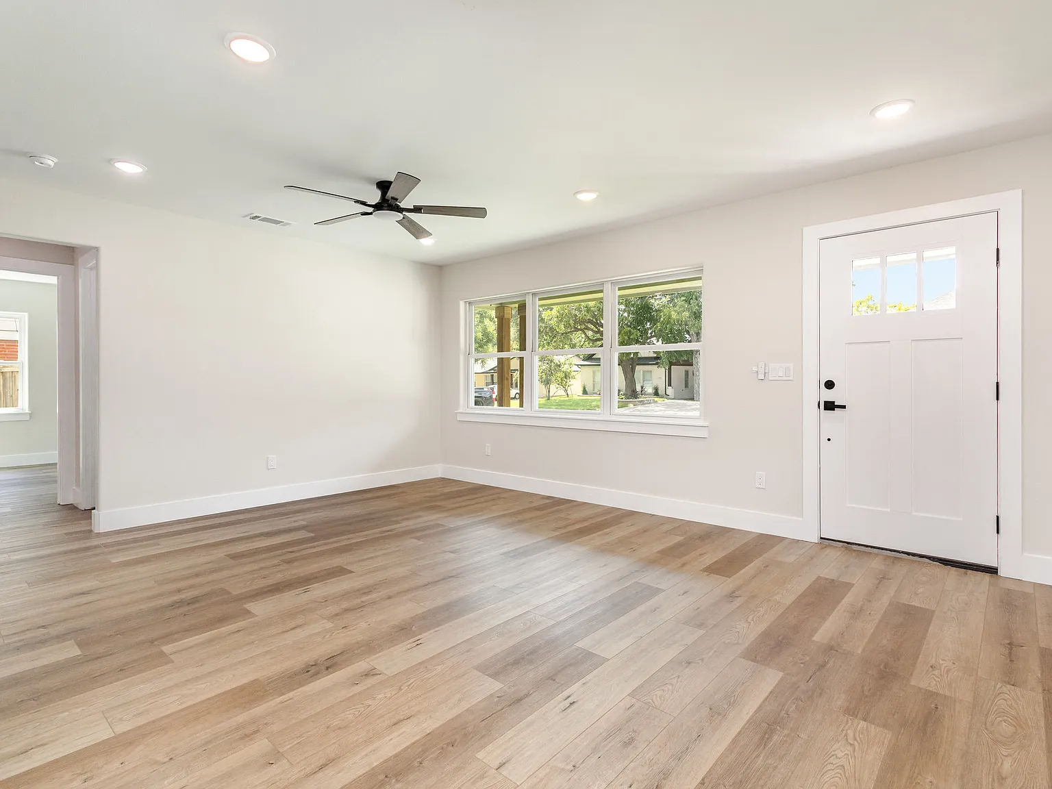 3 bed, 1740 sqft, $3,100 — Photo 2