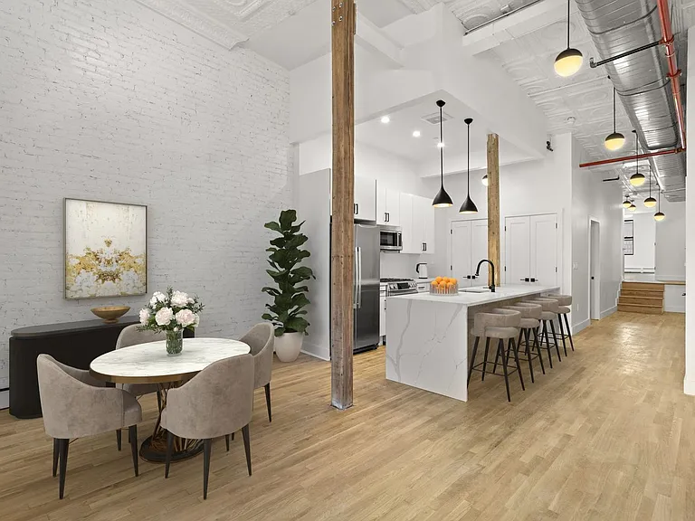 717 Manhattan Ave #4A — Photo 2