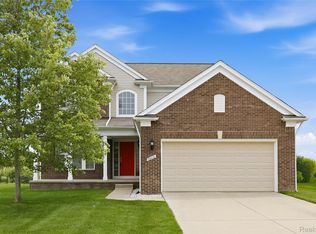 56626 Leeds Ln, Macomb, MI 48042