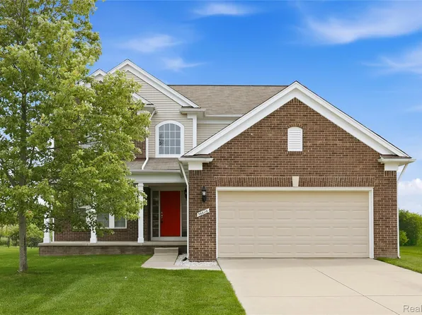 56626 Leeds Ln, Macomb, MI 48042