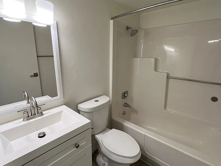 Sycamore Place Apartments — Photo 34
