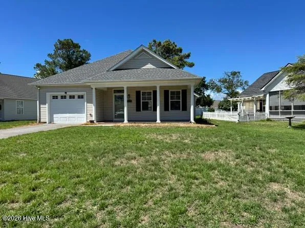 4975 N Hampton Dr SE, Southport, NC 28461