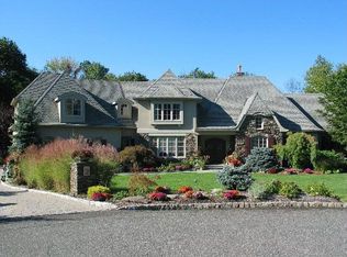 320 Sweetbriar Ct, Franklin Lakes, NJ 07417