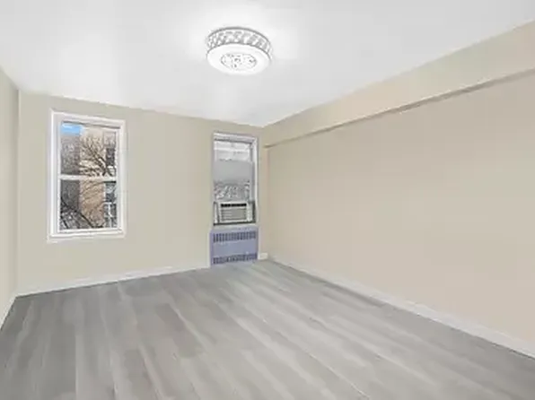 1350 East 5th Street image 5 of 15