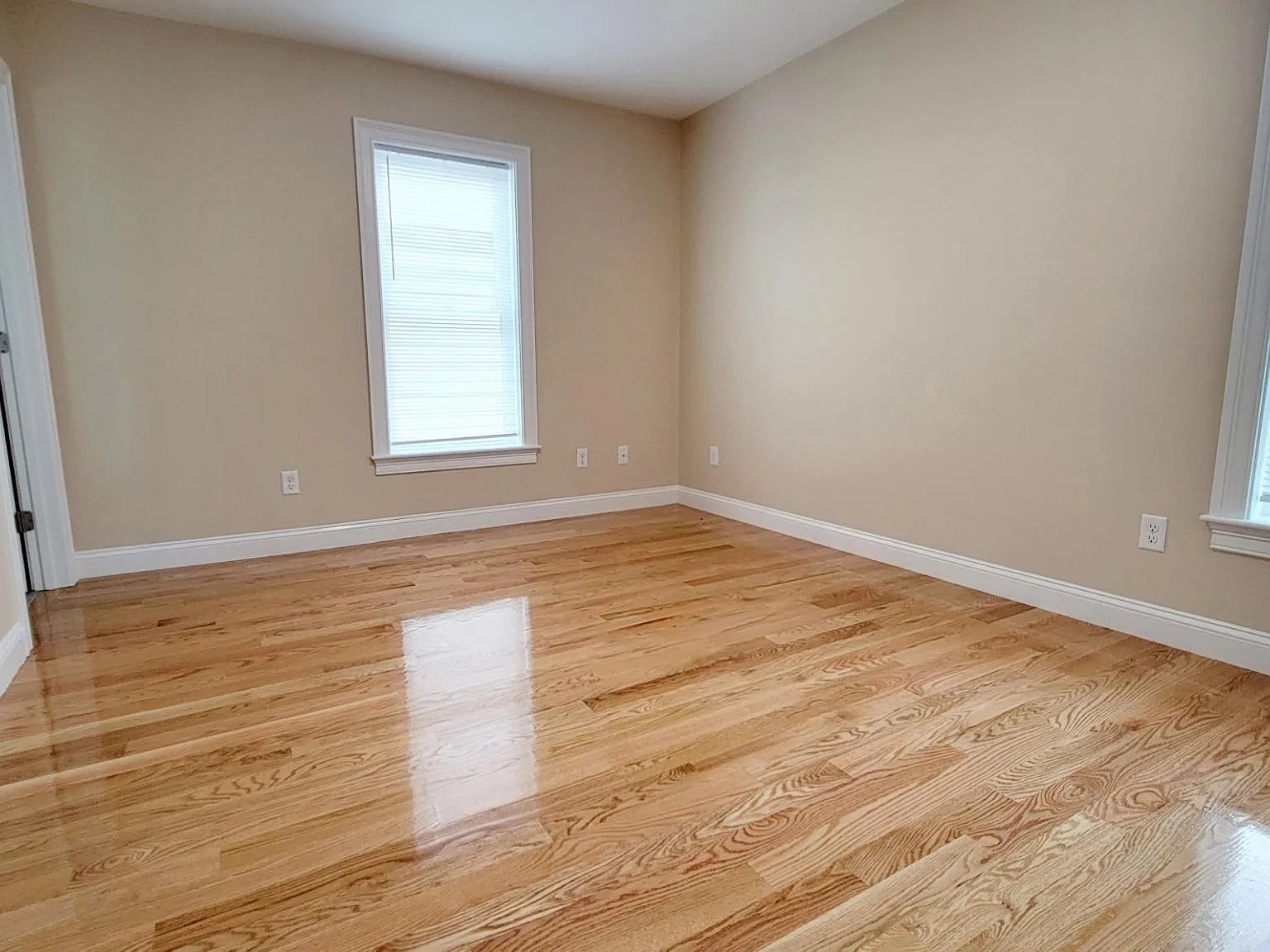 4 bed, 9999 sqft, $4,000 — Photo 3
