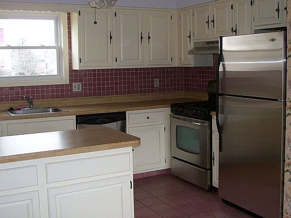 Eat In Kitchen opens to Living Room