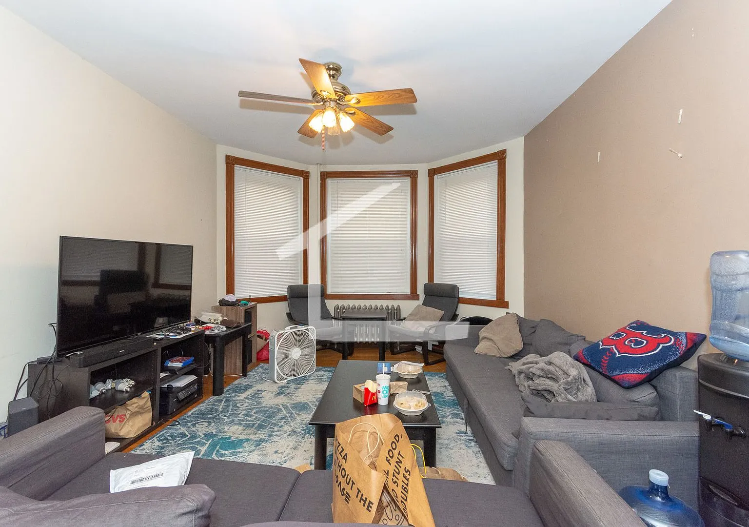 No Brokers Fee. Desirable Brookline Location. Heat, Hot Water Included, Laundry on a Site — Photo 1