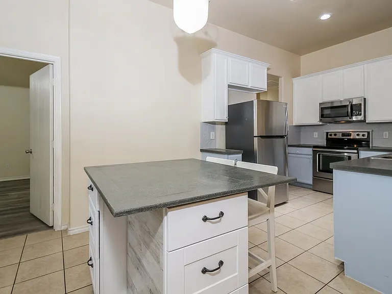 3400 Beatriz Dr — Photo 7