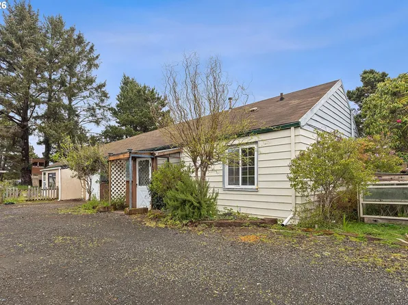 1035 SW 15th St, Lincoln City, OR 97367