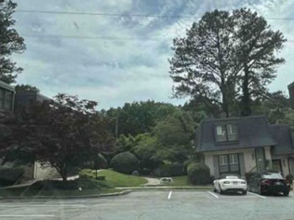 Exterior Neighborhood (street photo)