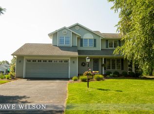 8060 Tillicum Grv NE, Rockford, MI 49341