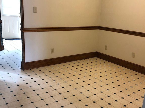 Dining room.
