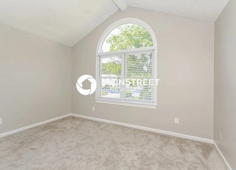 8902 Hunters Pointe Dr — Photo 18