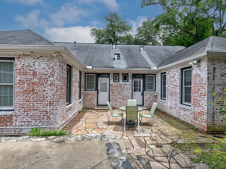 1521 Dixon Dr — Photo 4