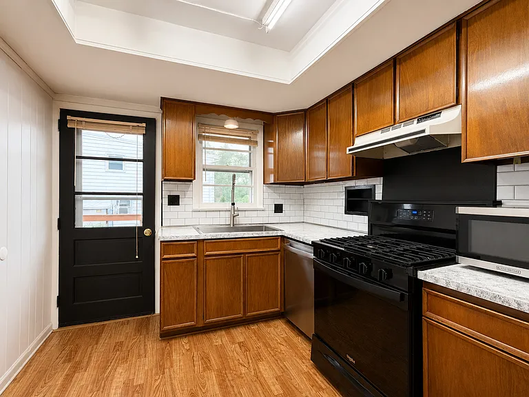 527 W Marion St — Photo 9
