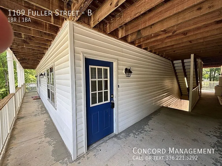 1109 Fuller St #B — Photo 2