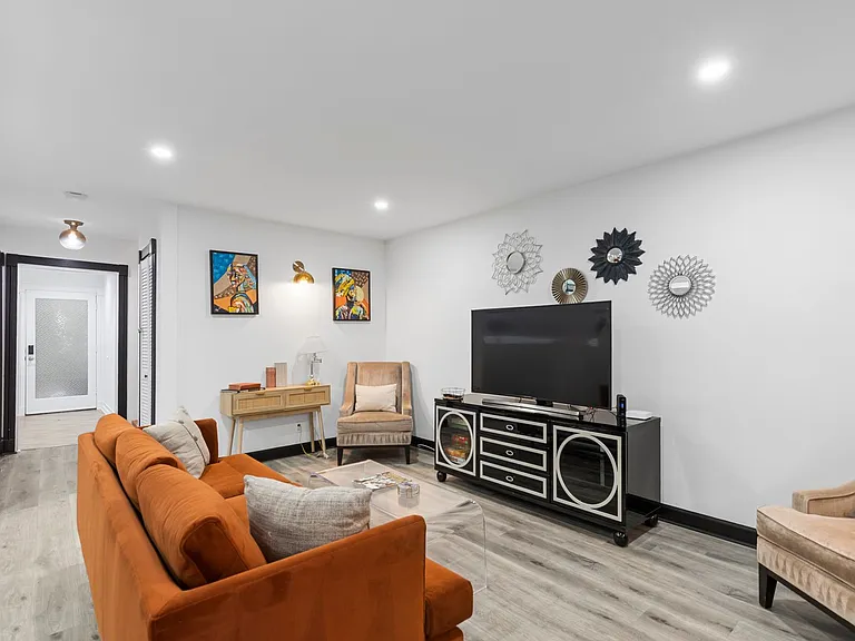 25033 Molokai Dr — Photo 17