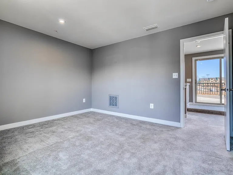 6100 Northwest Dr #1 — Photo 40