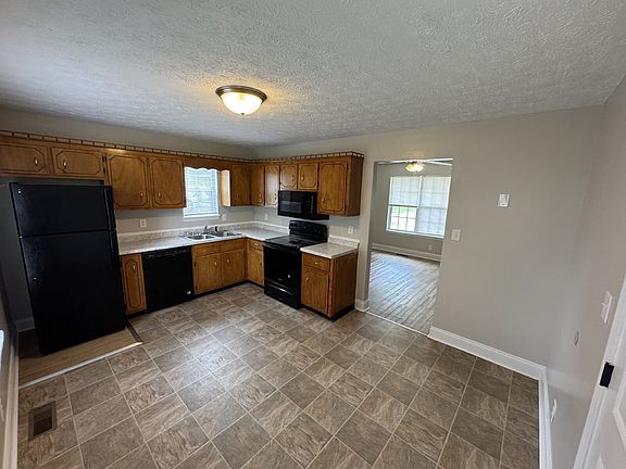 4th image of 620 Artic Ave