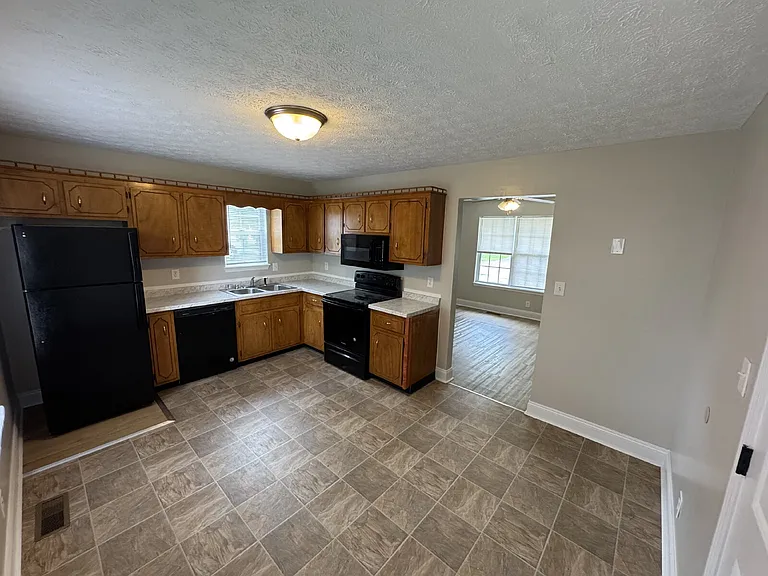 620 Artic Ave — Photo 4
