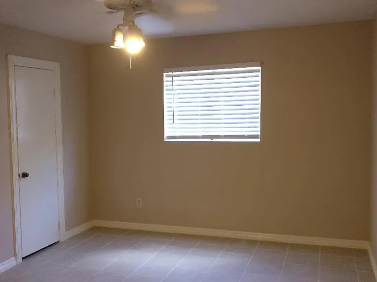 7500 W Loop S Fwy #D — Photo 12