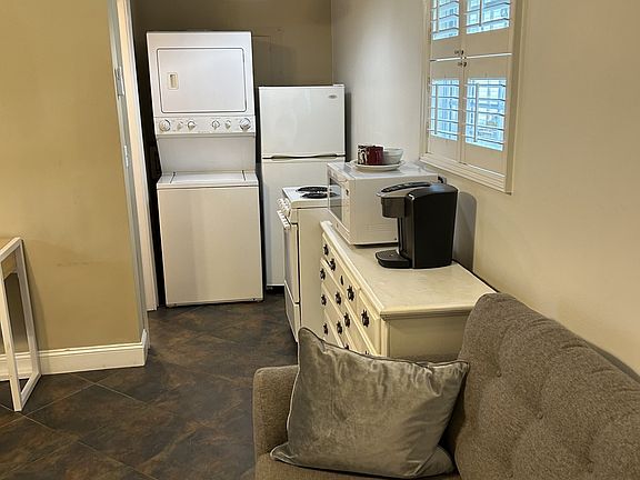 5th image of 407 1/2 S Washington St