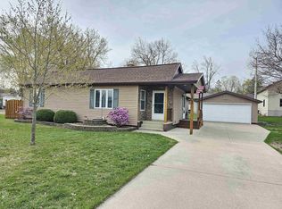 107 E Alfred St, Weyauwega, WI 54983