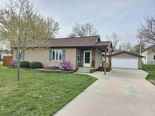 107 E Alfred St, Weyauwega, WI 54983