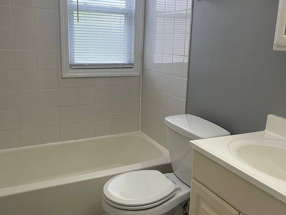 2nd image of 966 Sheridan Ave #966