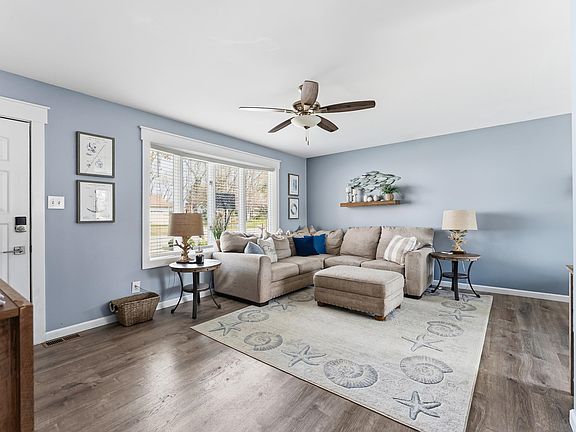 5th image of 102 Hemlock Dr
