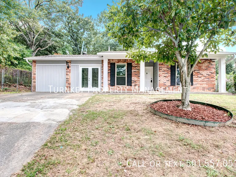 1910 Fair Oaks Dr — Photo 1