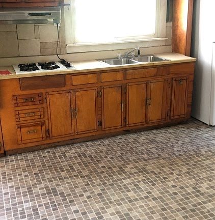 2nd image of 601 W 4th St