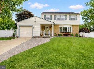 12 Castor Ct, Turnersville, NJ 08012