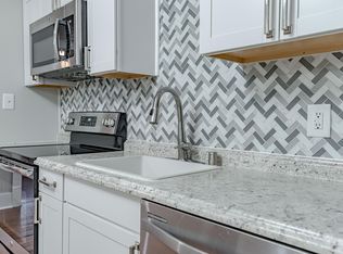 9415 La Grange Rd #2, Louisville, KY 40242