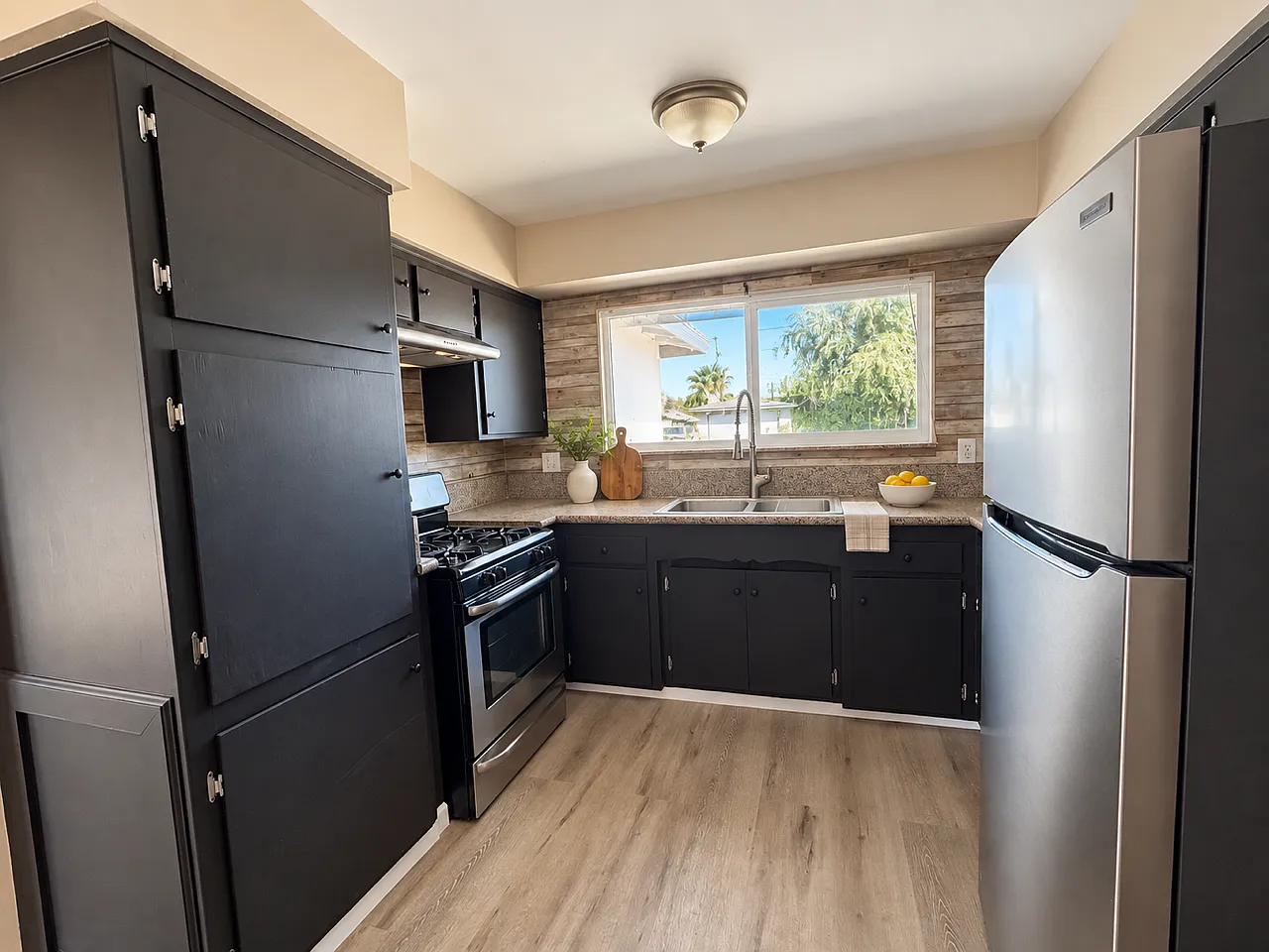 3 bed, 1406 sqft, $2,400 — Photo 3