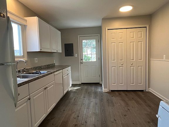 3rd image of 321 W Rowland Ave