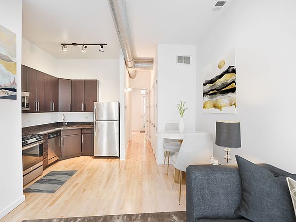 4th image of 2005 W Potomac Ave #7
