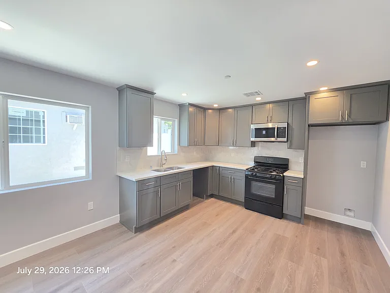 8156 Potter Ave — Photo 2