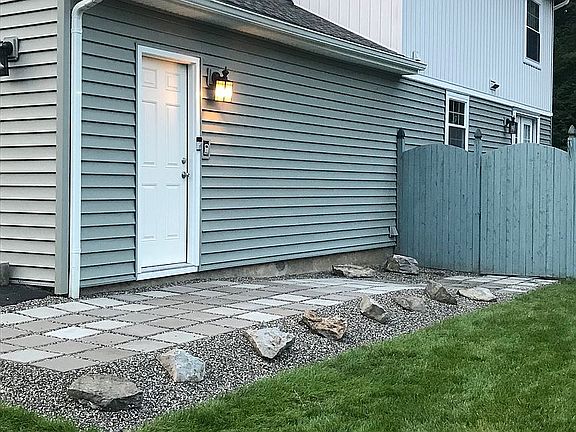 3rd image of 424 Grand Ave