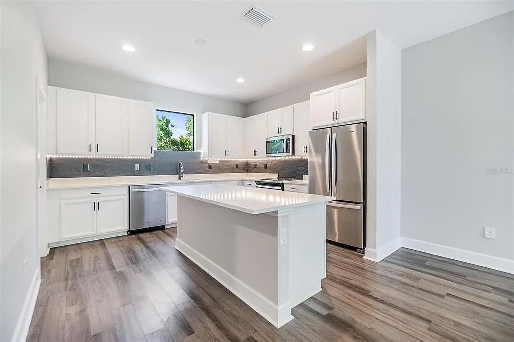 3 bed, 3.5 bath, 1778 sqft, $4,200 — Photo 4