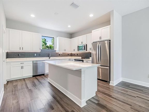 4th image of 1302 W Carmen St #1