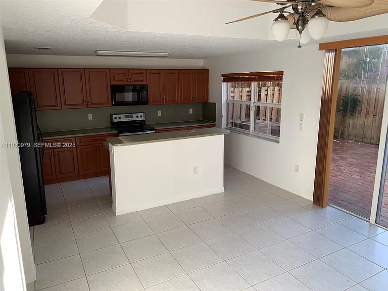 3150 SW 152nd Pl #3150 — Photo 3
