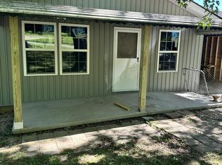 1115 W Forrest St, La Follette, TN 37766