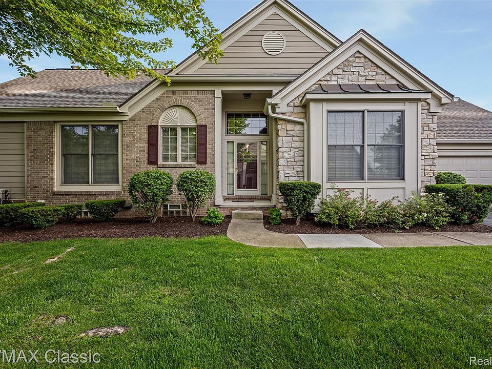 1st image of 16934 Lochmoor Cir W