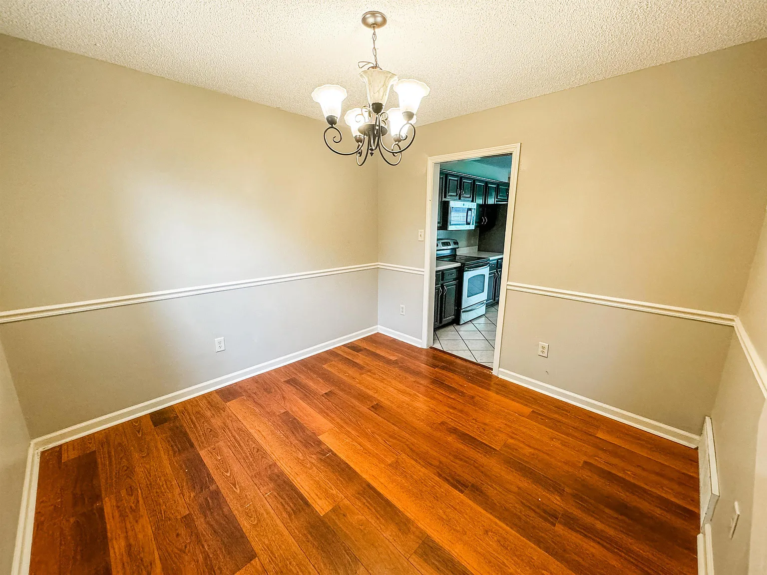 3 bed, 2.5 bath, 2197 sqft, $2,600 — Photo 3